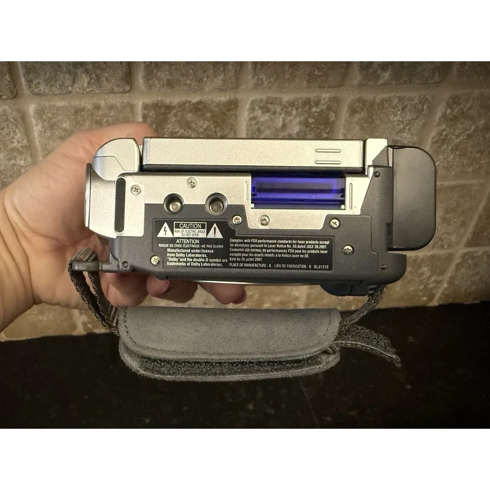 Hitachi DVD Camcorder with 30x Optical Zoom, Charger, Tested Works